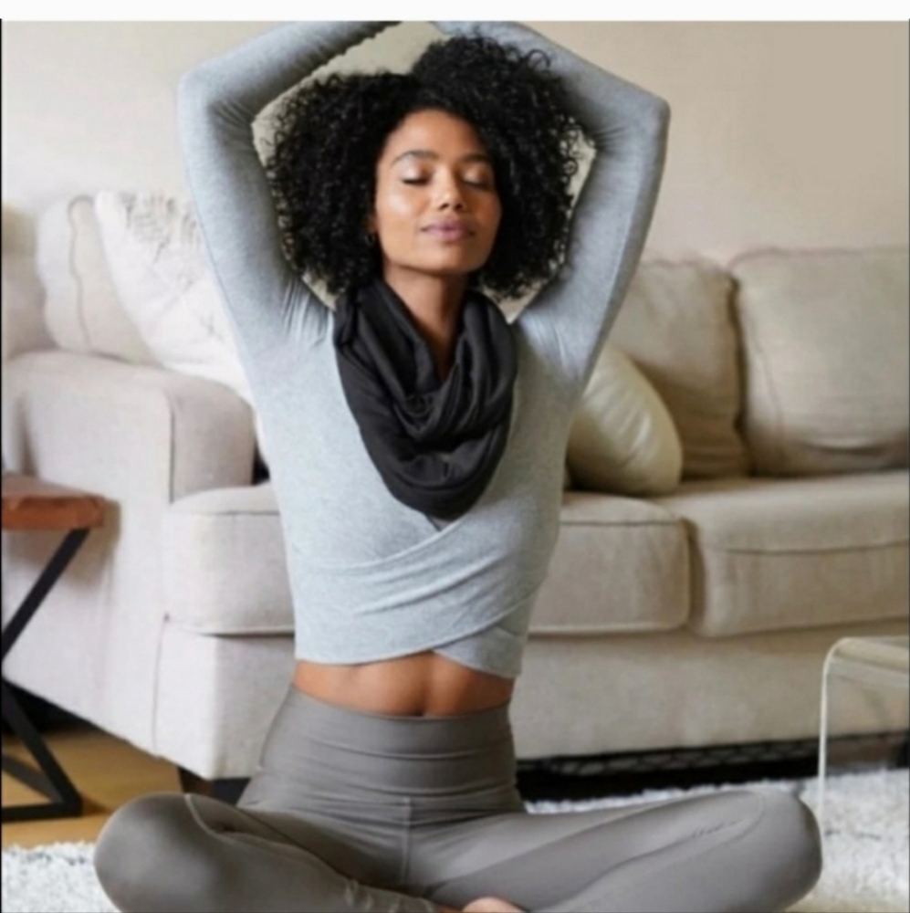 BEYOND YOGA BLACK INFINITY LIGHTWEIGHT SCARF NWT - Picture 3 of 4